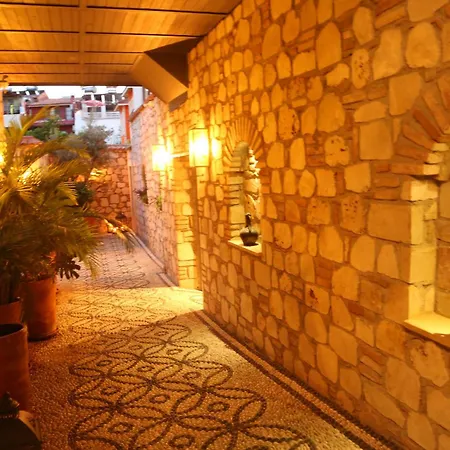 Pleasant Flat With Jacuzzi Near Hadrian's Gate