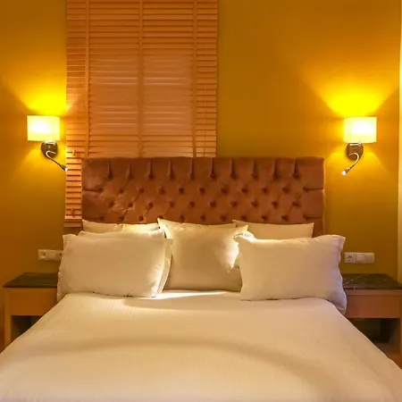Pleasant Flat With Jacuzzi Near Hadrian's Gate *