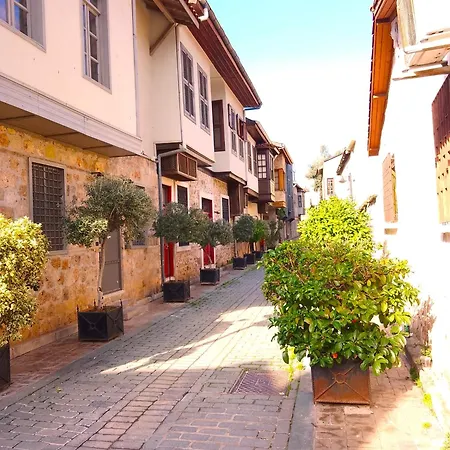 Pleasant Flat With Jacuzzi Near Hadrian's Gate Apartamento *