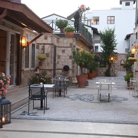 Pleasant Flat With Jacuzzi Near Hadrian's Gate *