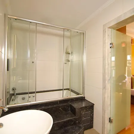 Apartament Pleasant Flat With Jacuzzi Near Hadrian's Gate