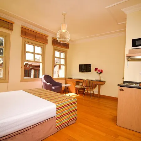 Pleasant Flat With Jacuzzi Near Hadrian's Gate